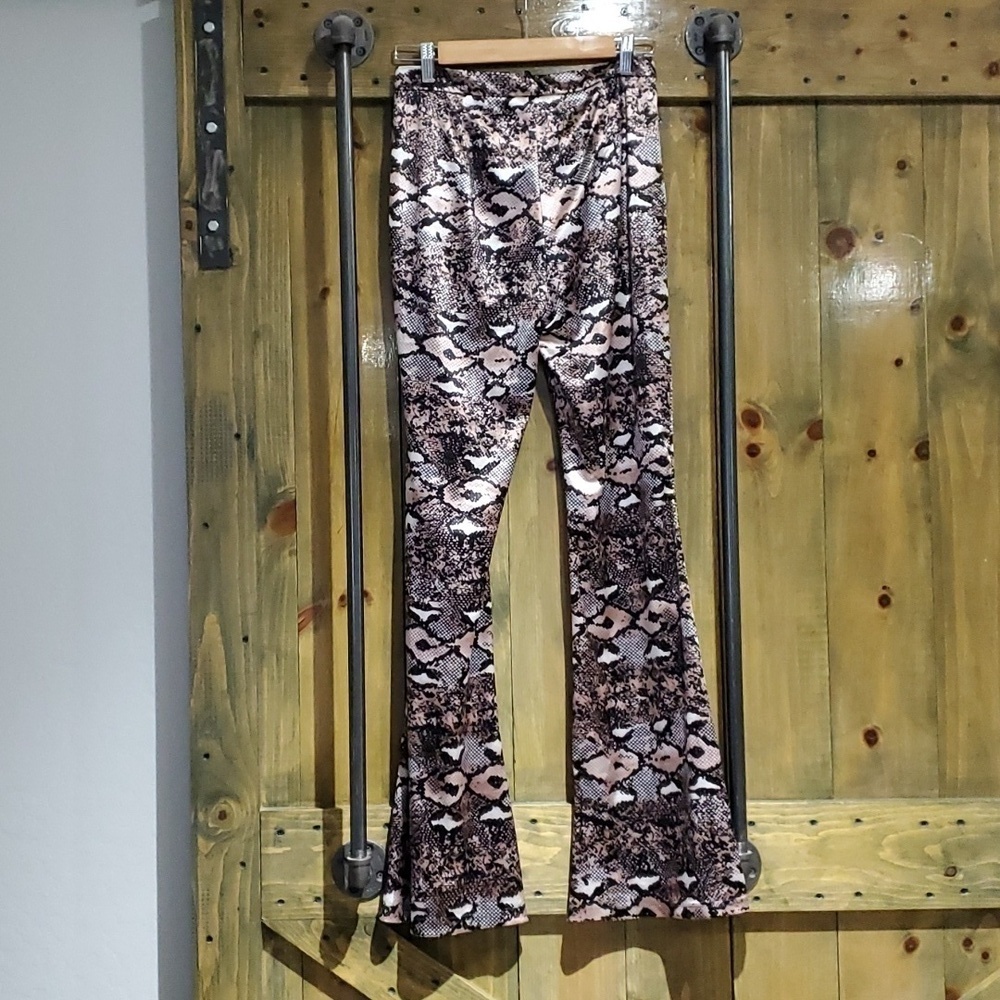 MILK AND HONEY SNAKESKIN ANIMAL PRINT FLARE PANTS SIZE MEDIUM MOBWIFE CLUBWEAR - Picture 5 of 9